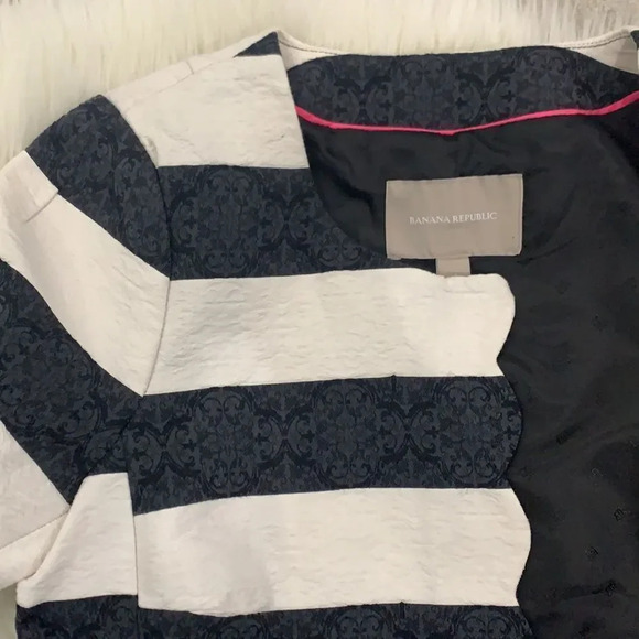 Banana Republic Women’s black & white striped blazer size 4 With zipper closure - Picture 7 of 9
